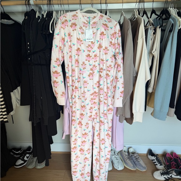 Posh Peanut Other - Posh Peanut Cozy Pink Novelty Onesie Pajamas - Gingerbread Print Large NWT